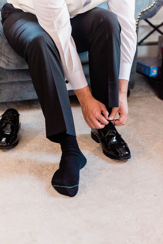 groom gets ready for his new jersey wedding