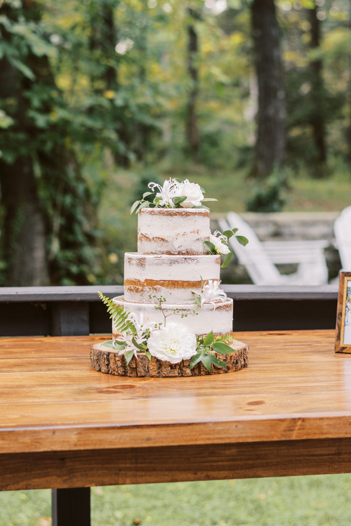 wedding cake for catskill wedding