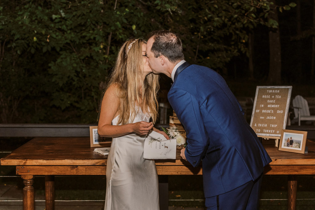 cake kiss for hudson valley wedding