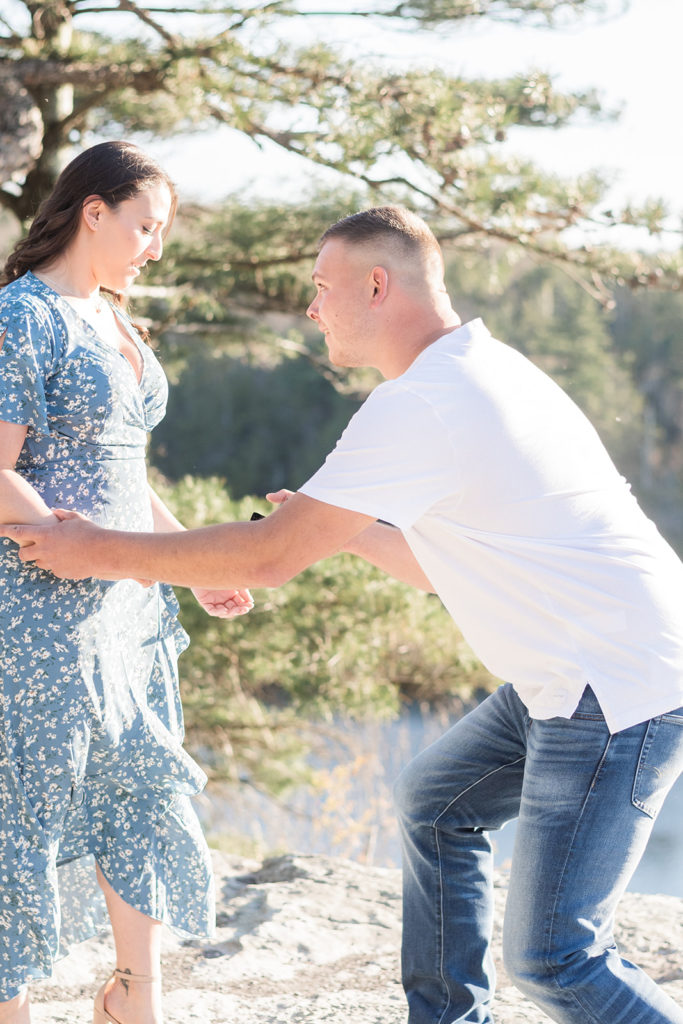 surprise moment of proposal at minnewaska state park